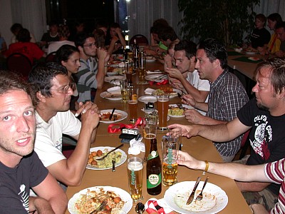 Beim gemeinsamen Abendessen